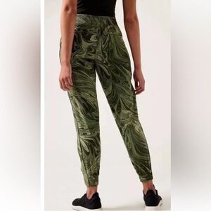 NWOT Athleta Brooklyn Jogger High Rise Pants Sumi Marble Swirl Green Size 4 *A23
